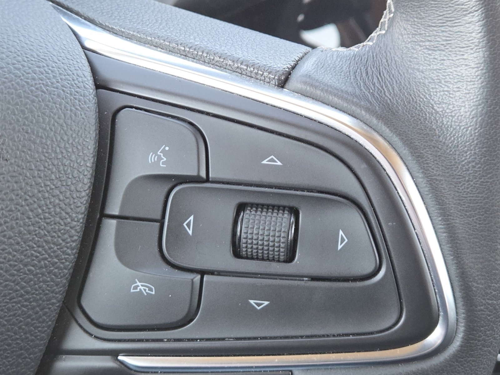 Used 2023 Buick Encore GX Preferred w/ Cold Weather Comfort Package image 31