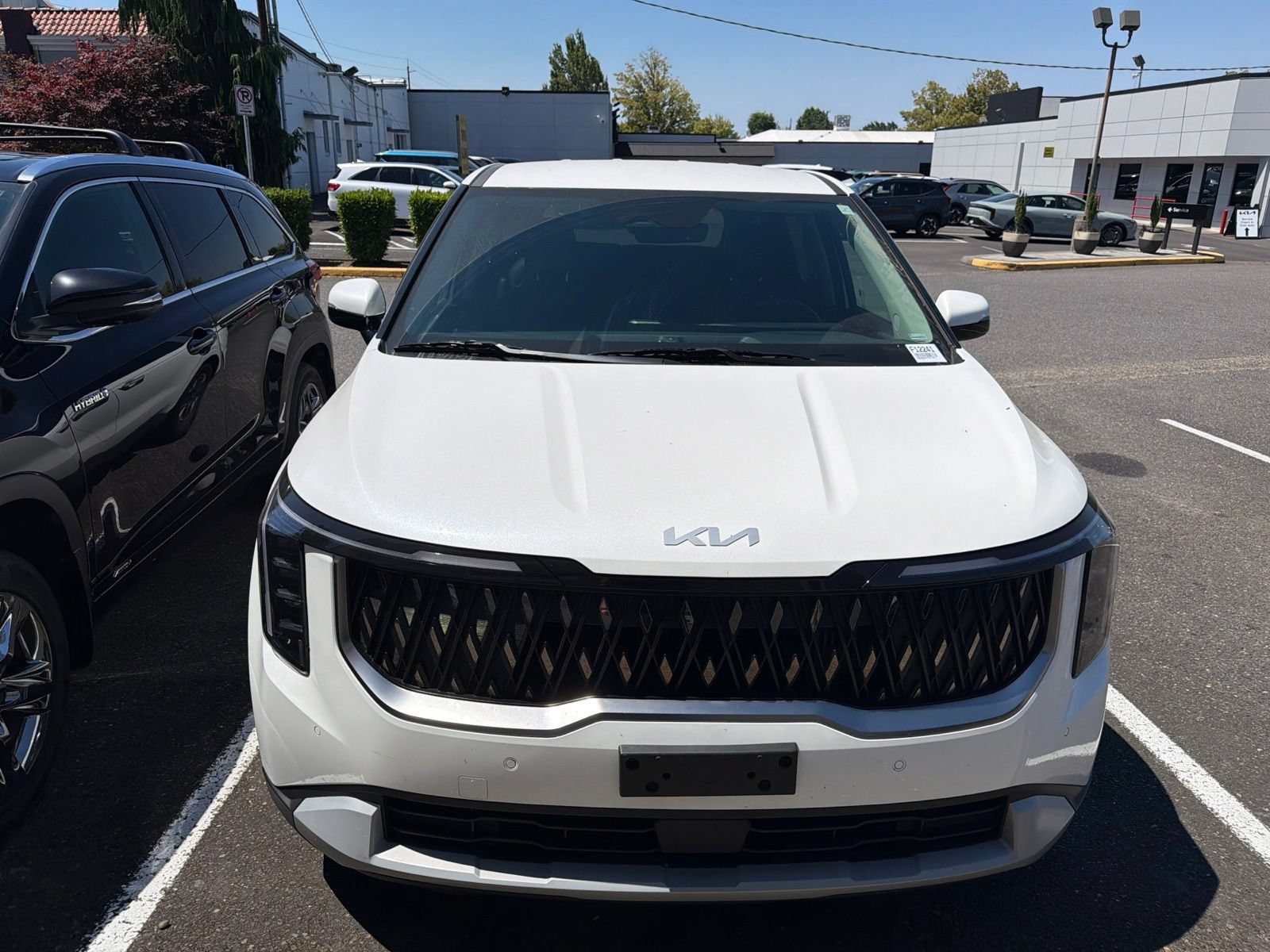 Used 2026 Kia Carnival LXS FWD image 2