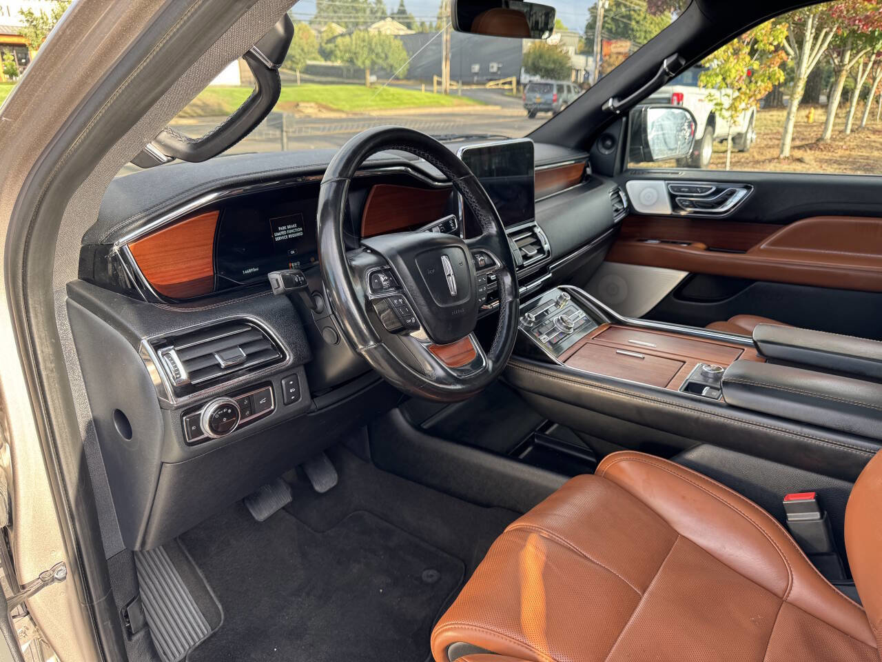 Used 2019 Lincoln Navigator L Reserve image 18