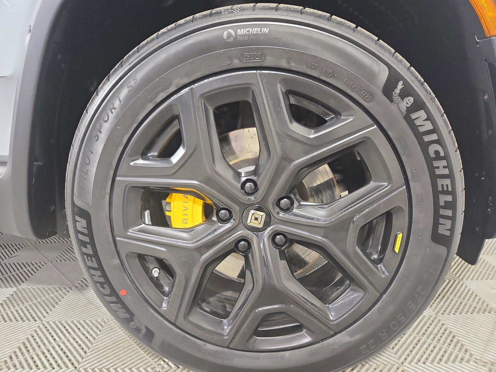 Used 2023 Rivian R1T Adventure AWD/4WD image 11