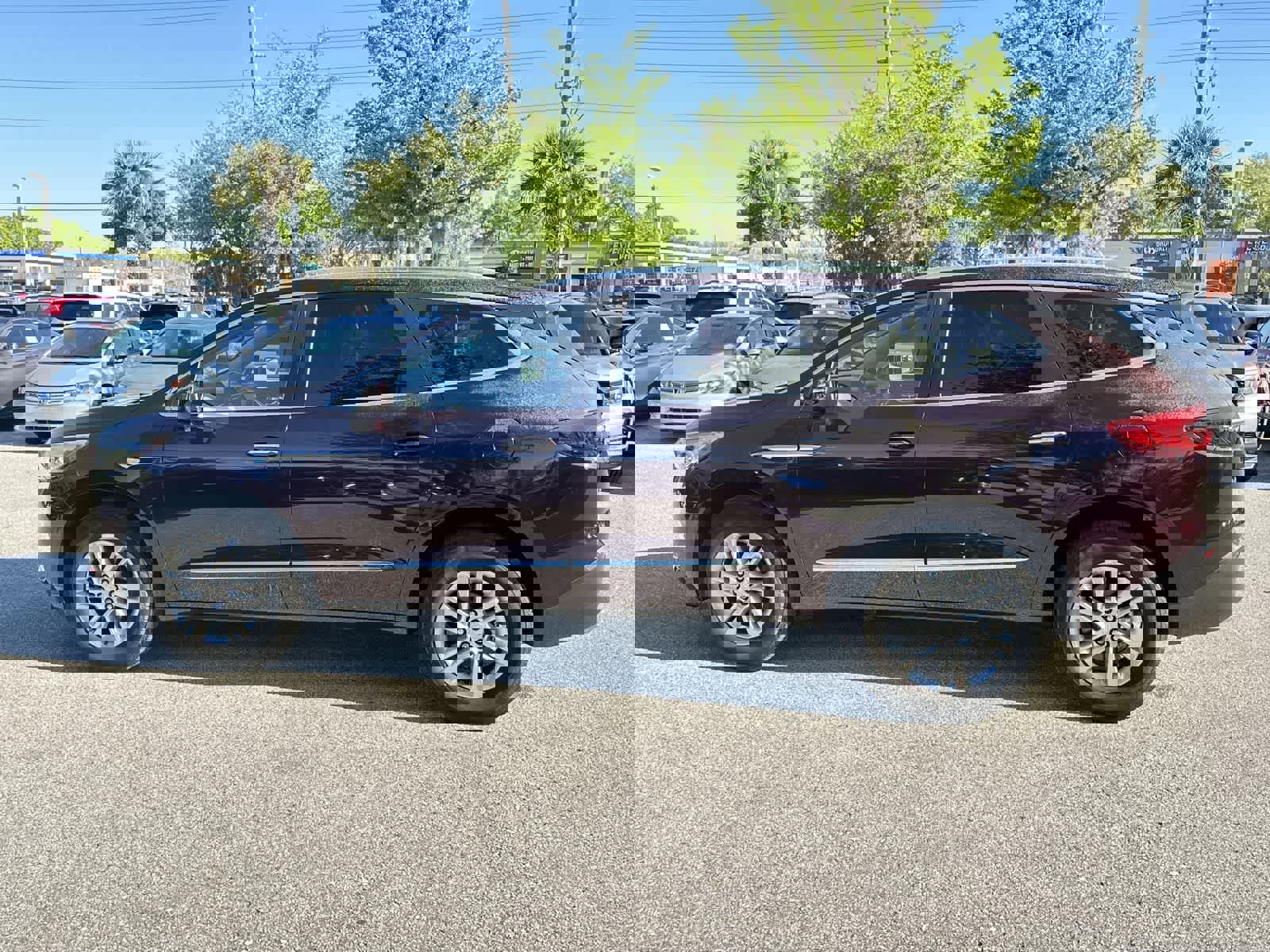 Used 2018 Buick Enclave Essence image 3