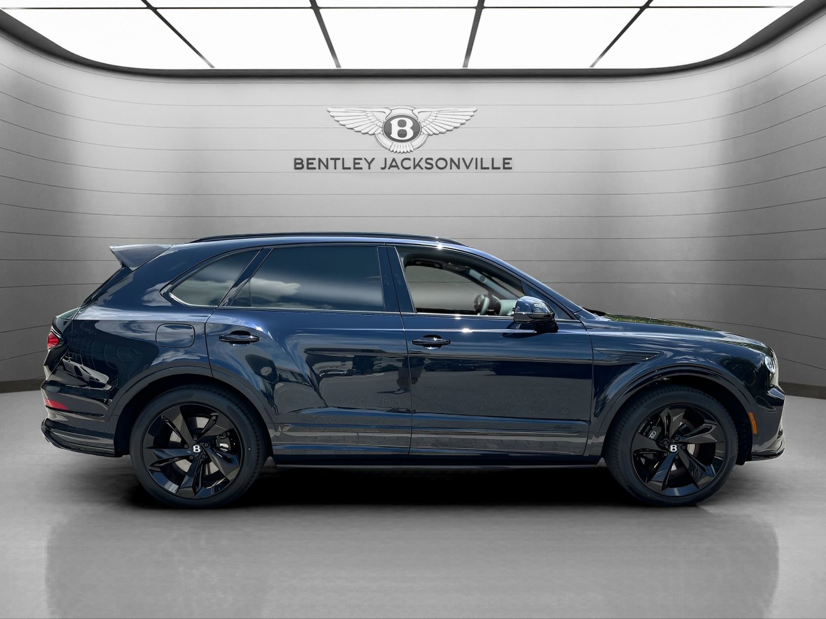 Used 2024 Bentley Bentayga image 5