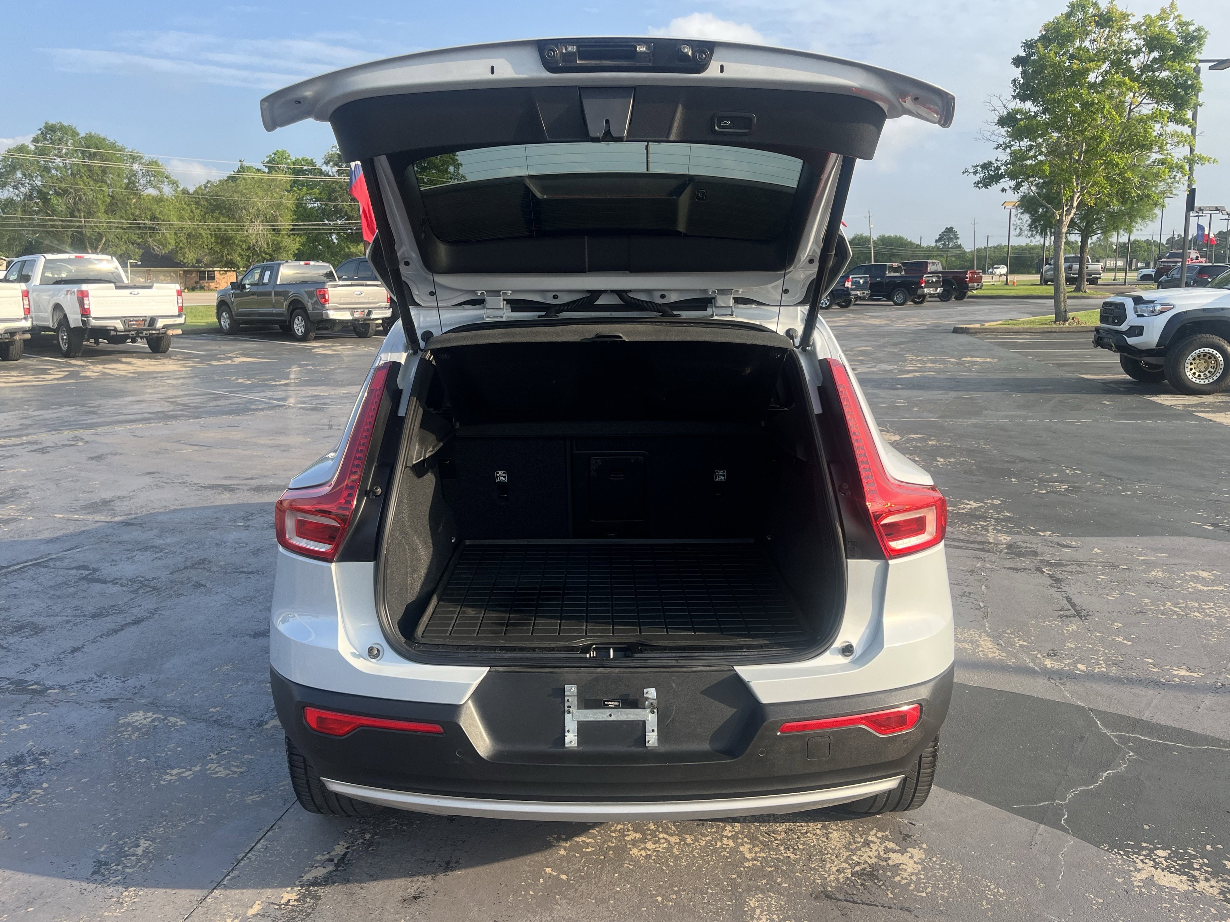 Used 2021 Volvo XC40 T5 Momentum AWD/4WD image 11