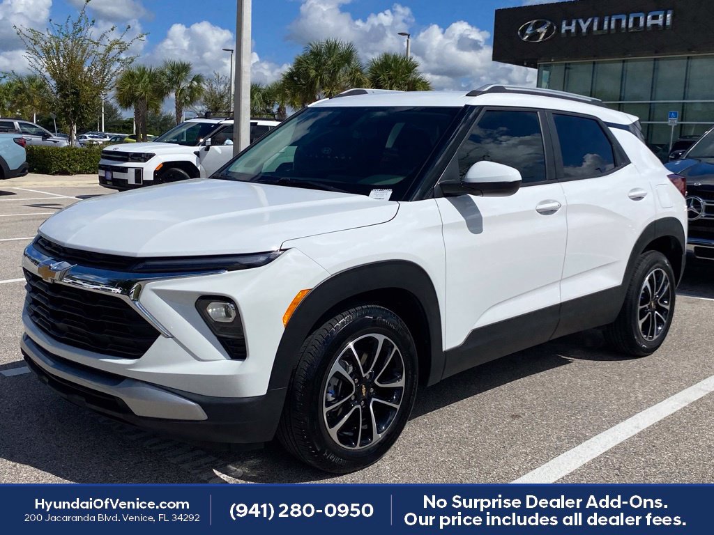 Used 2024 Chevrolet TrailBlazer LT w/ Driver Confidence Package FWD image 8