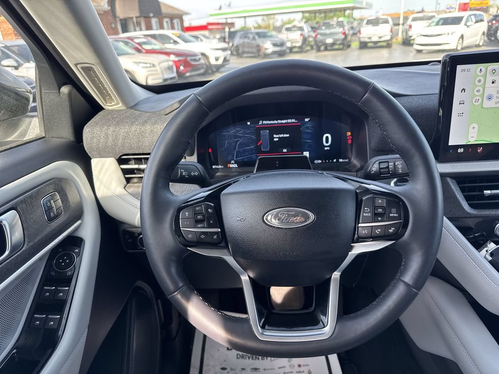 Used 2025 Ford Explorer Platinum w/ Ultimate Package AWD/4WD image 14