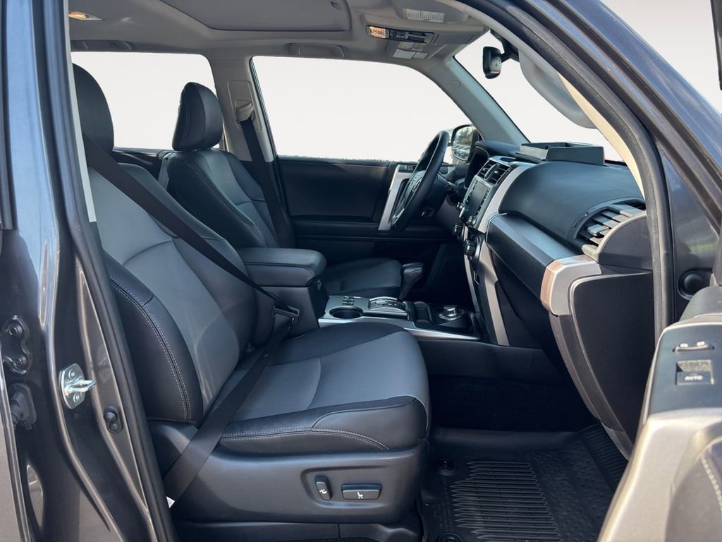 Used 2022 Toyota 4Runner SR5 Premium image 11