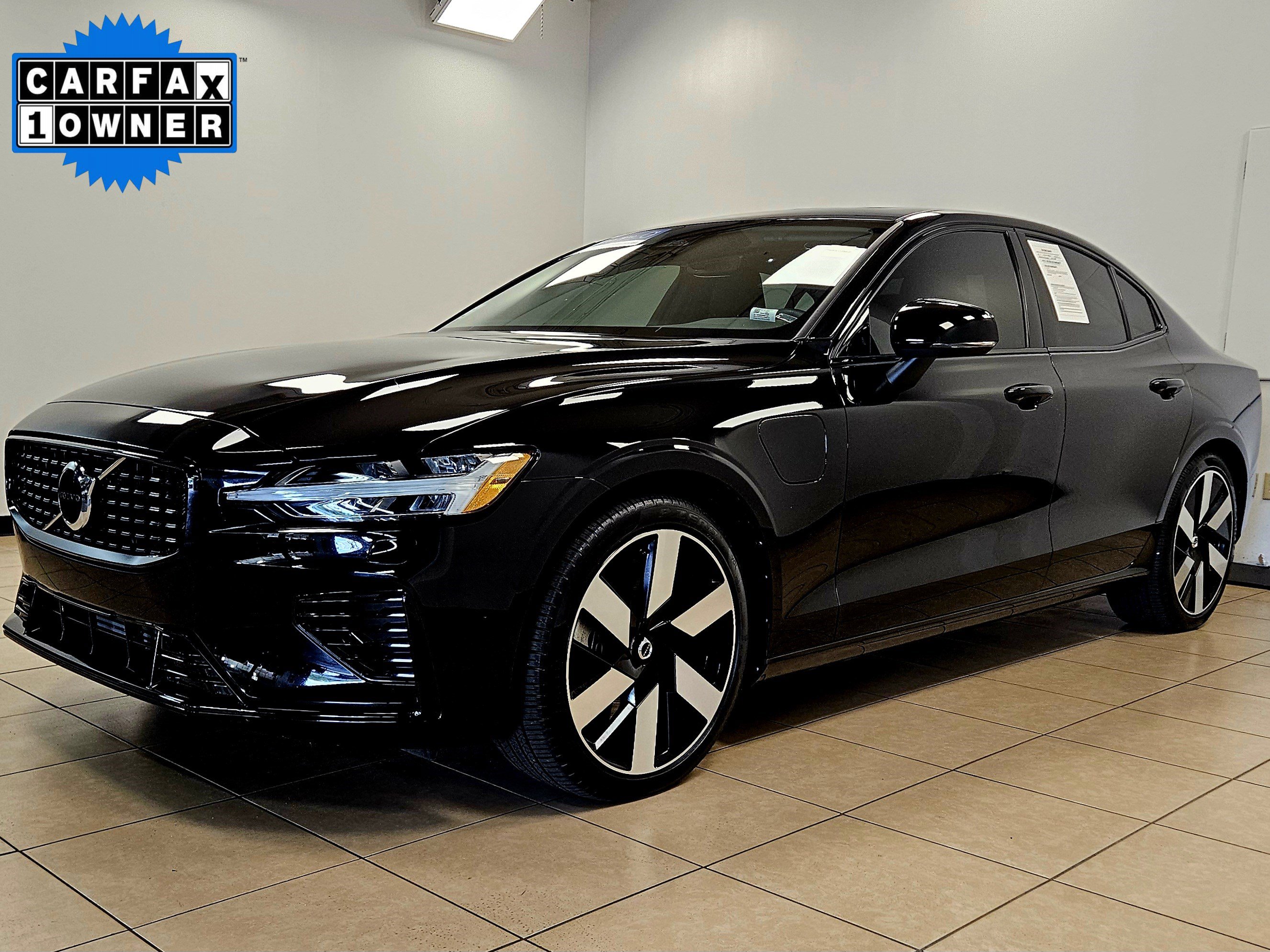 Used 2024 Volvo S60 T8 Core w/ Climate Package image 2