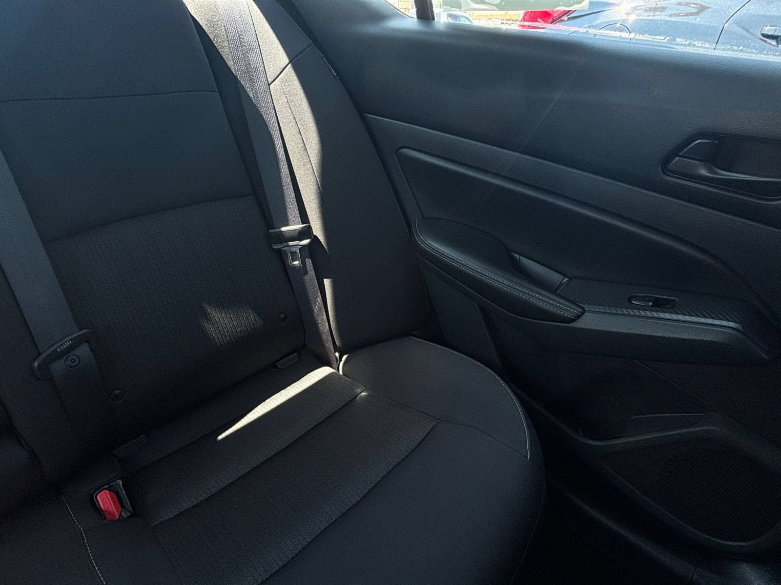 Used 2025 Nissan Altima 2.5 SV FWD image 35