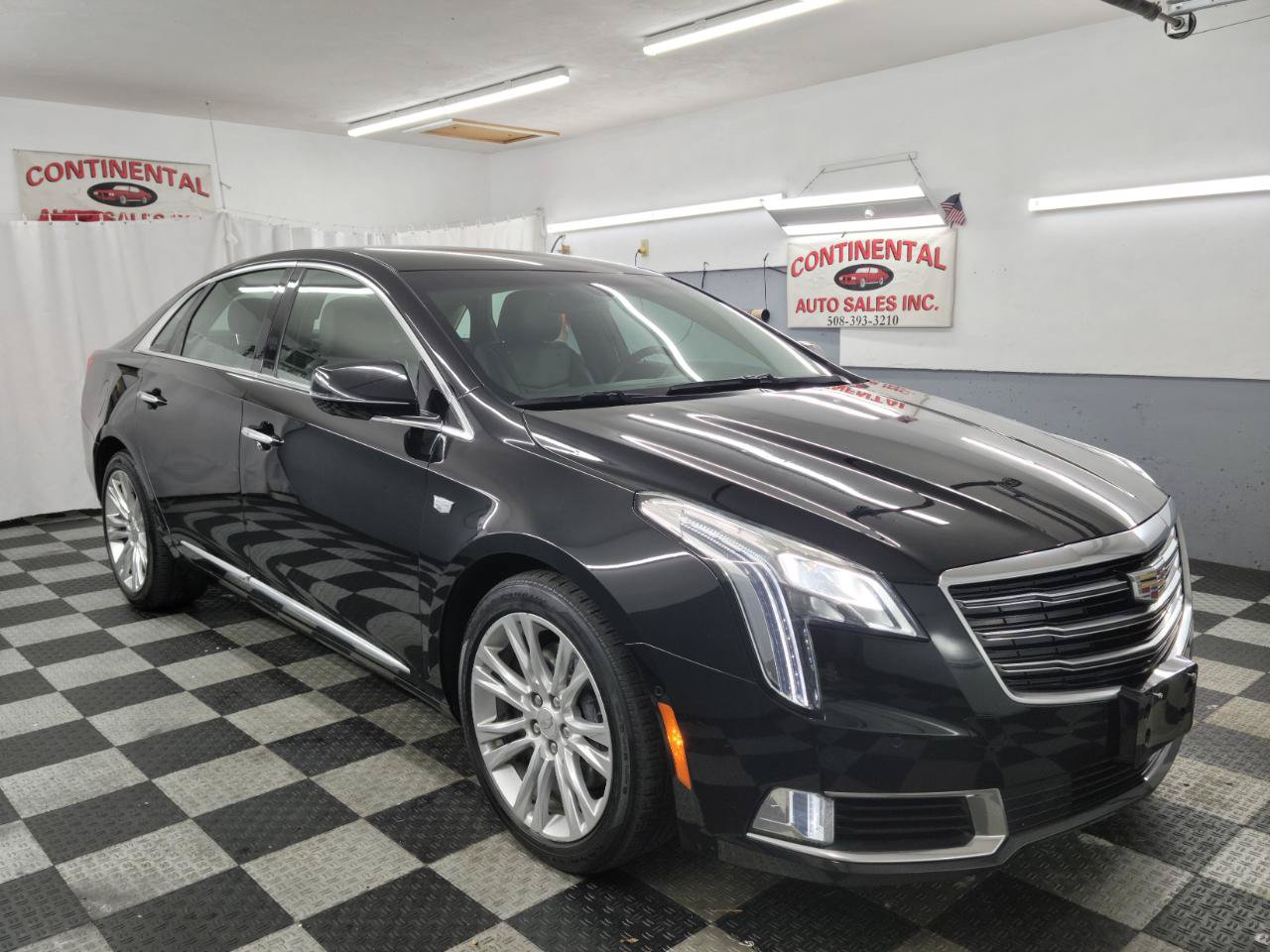 Used 2018 Cadillac XTS Luxury FWD image 3