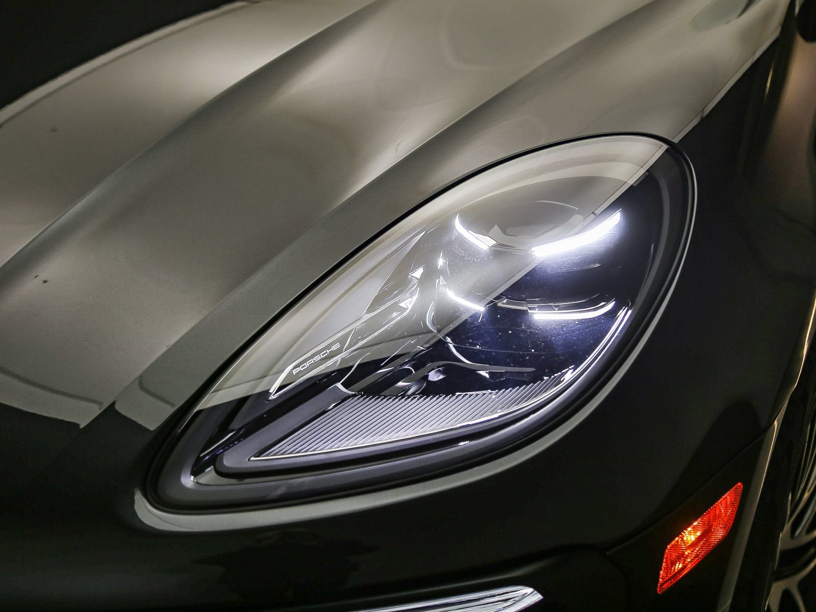Certified 2026 Porsche Macan AWD/4WD image 11