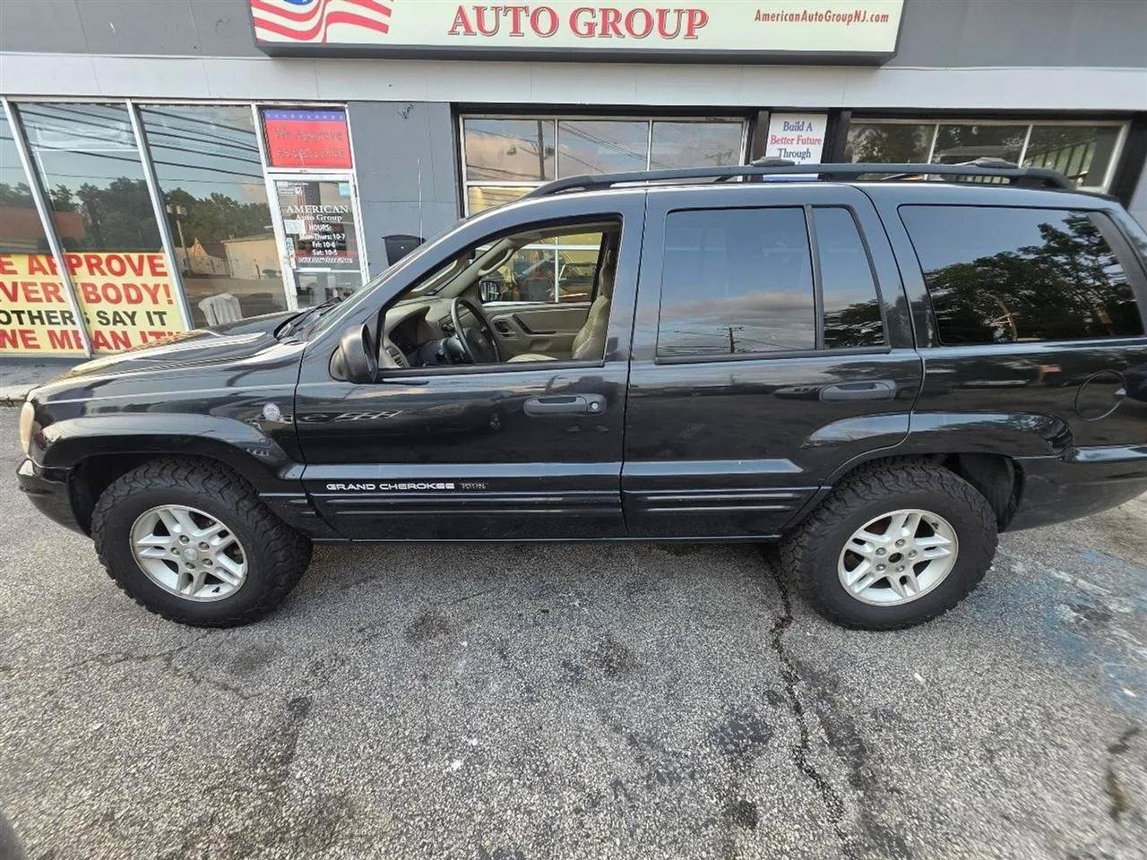 Used 2004 Jeep Grand Cherokee Laredo AWD/4WD image 3