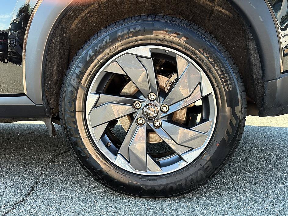 Certified 2025 Nissan Rogue SV FWD image 10