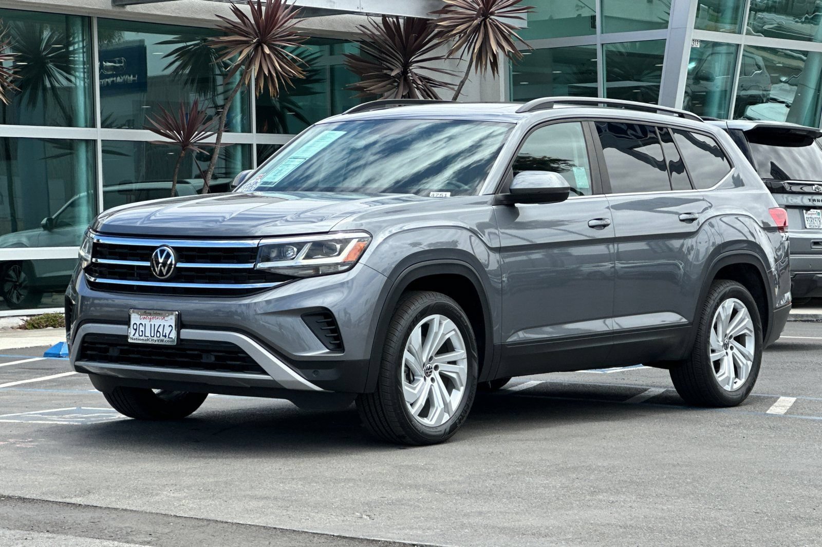 Used 2023 Volkswagen Atlas SE w/ Panoramic Sunroof Package FWD image 8