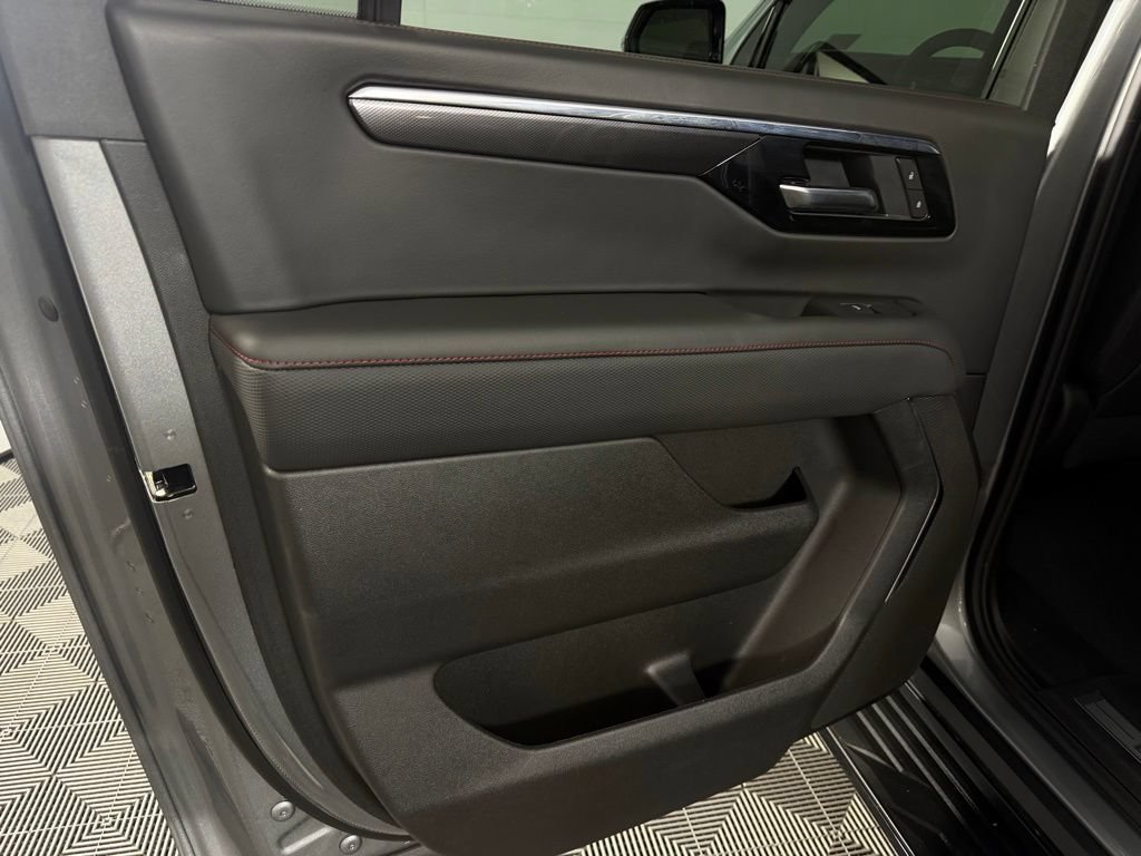 Used 2026 Chevrolet Suburban RST RWD image 20