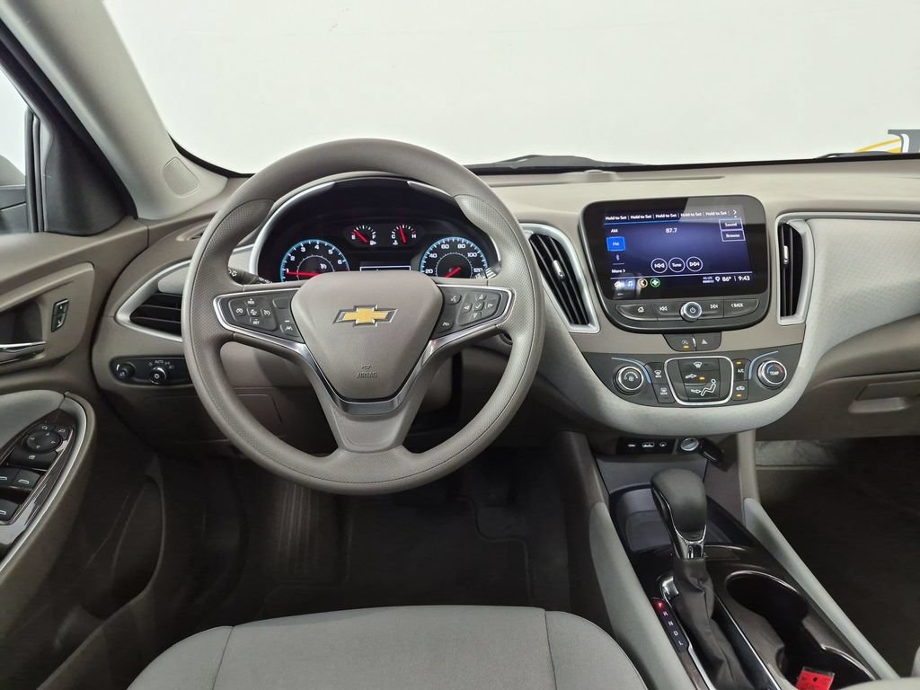 Certified 2025 Chevrolet Malibu LS FWD image 30