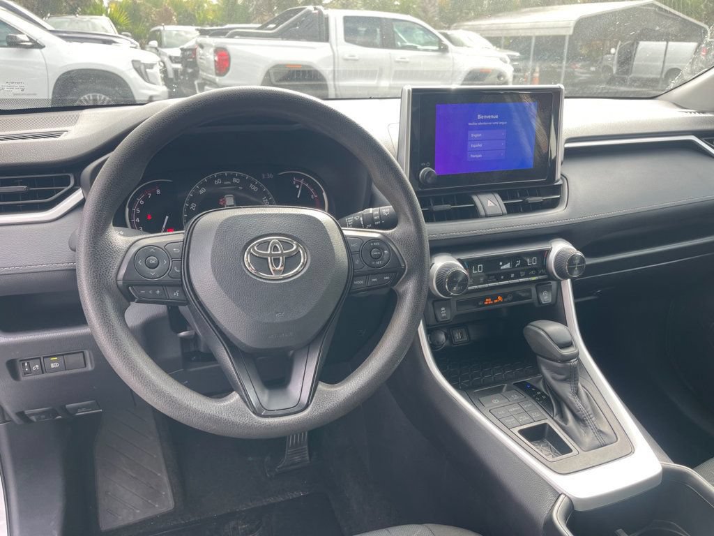 Used 2025 Toyota RAV4 XLE AWD/4WD image 14