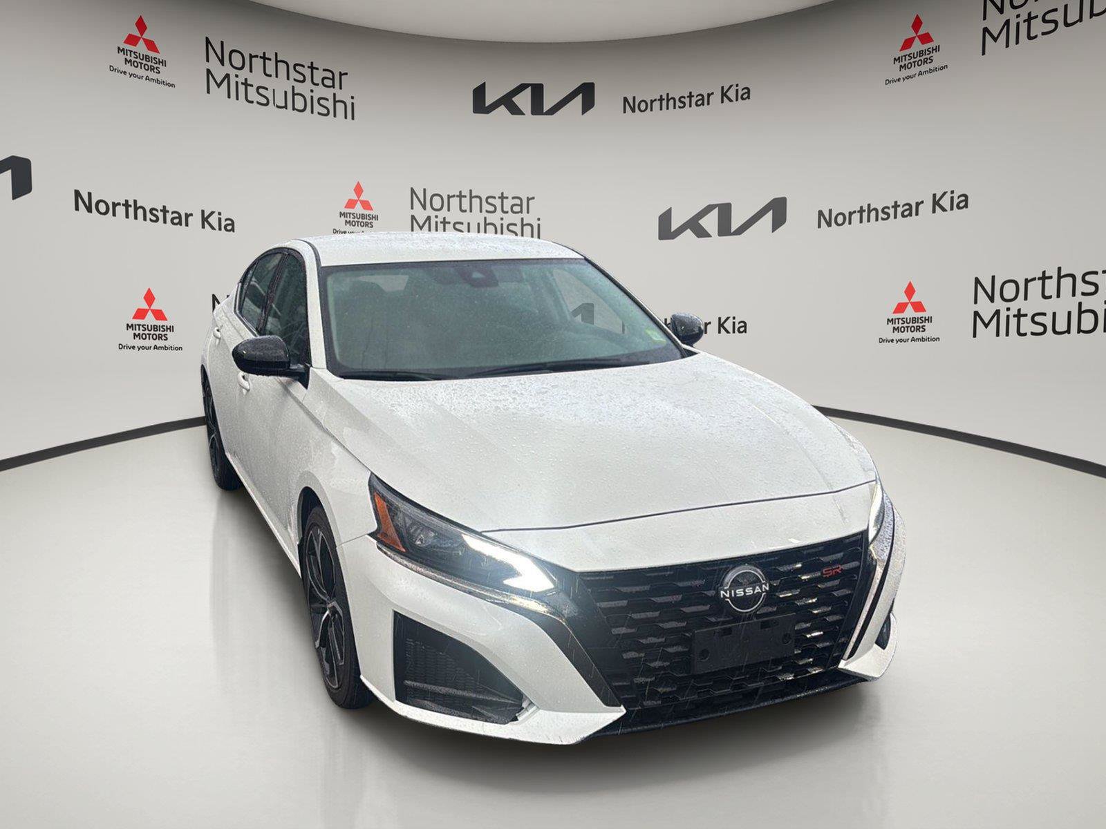 Used 2023 Nissan Altima 2.5 SR FWD image 8