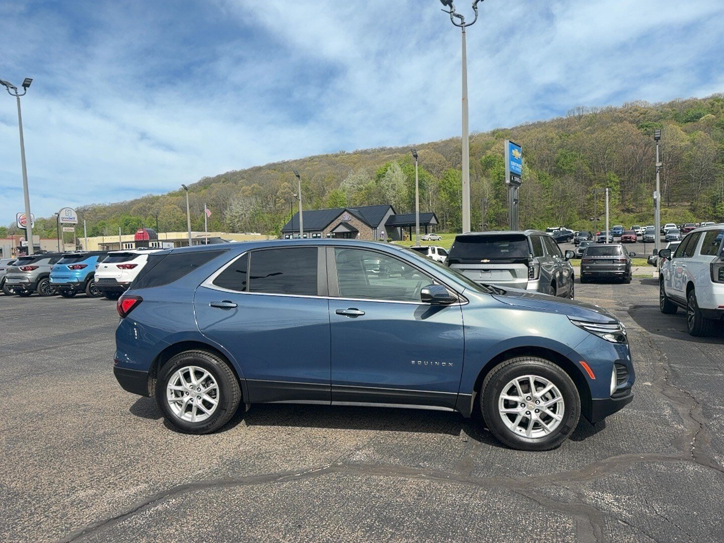 Used 2024 Chevrolet Equinox LT AWD/4WD image 3