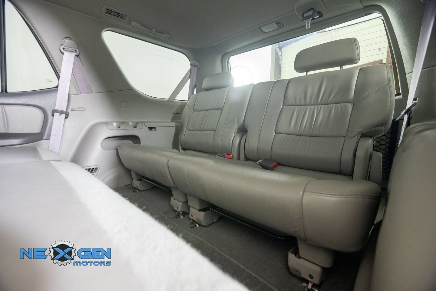 Used 2004 Toyota Sequoia Limited w/ Preferred Accessory Pkg AWD/4WD image 31