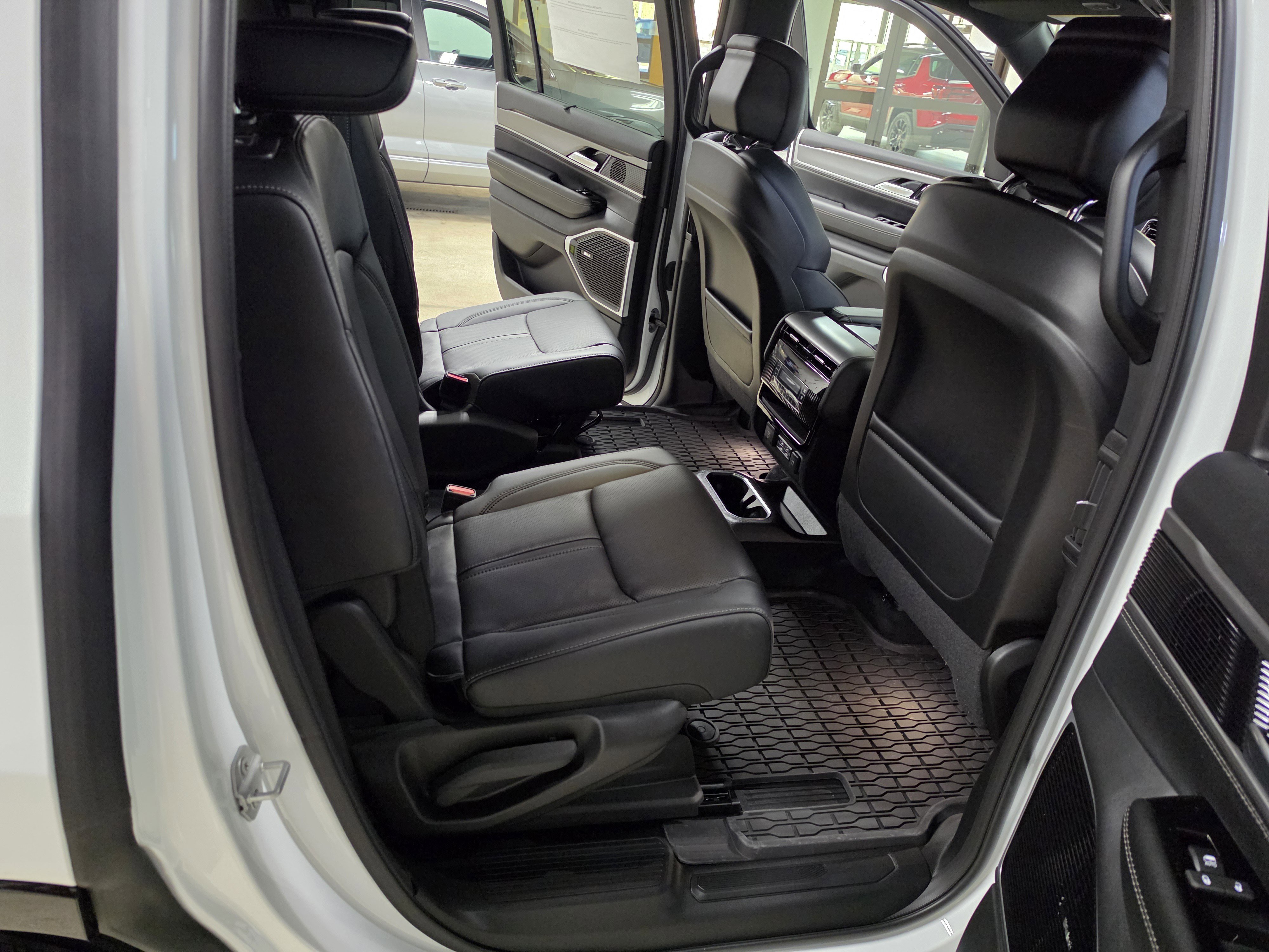 New 2026 Jeep Grand Wagoneer Limited AWD/4WD image 12