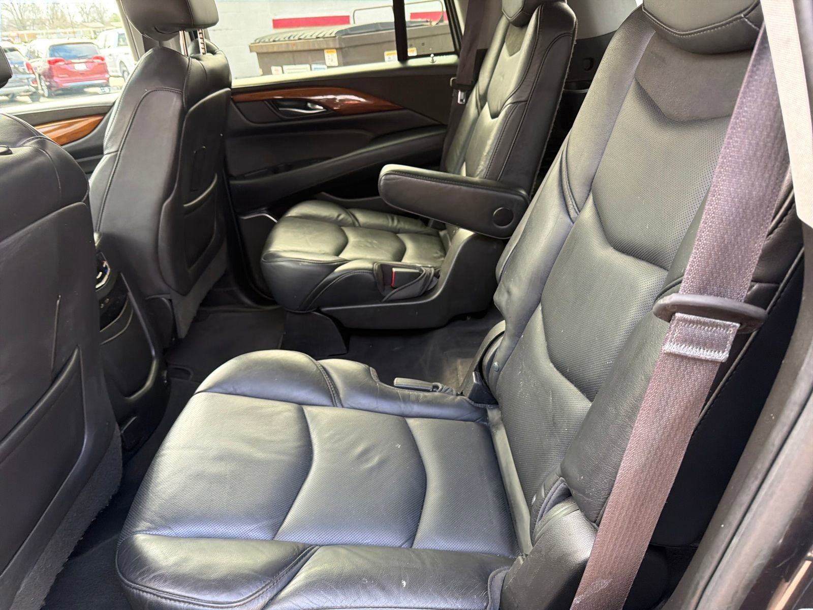 Used 2017 Cadillac Escalade Premium Luxury w/ LPO, Radiant Package image 28