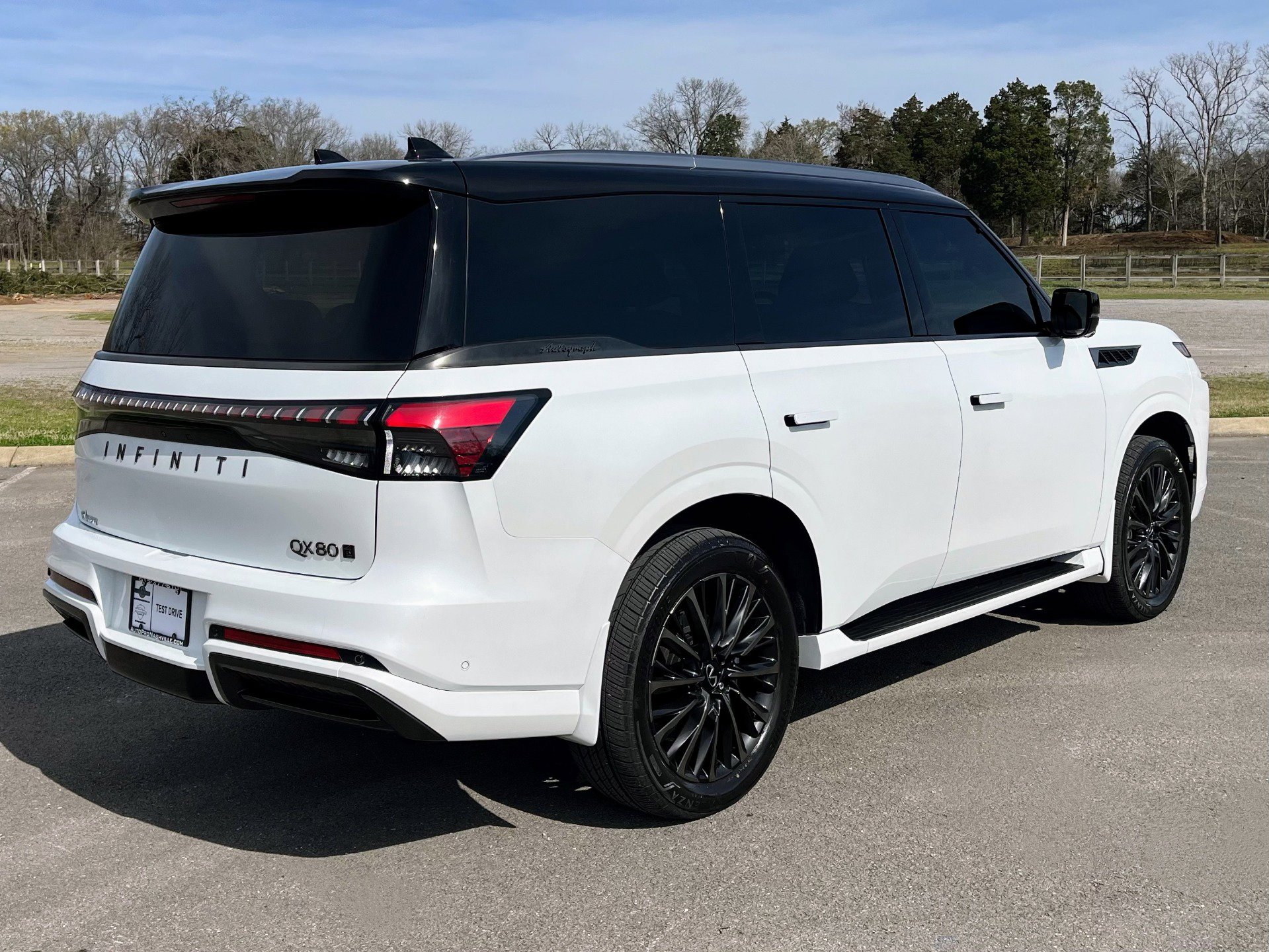 Used 2026 INFINITI QX80 Autograph w/ Premium Cargo Package image 3