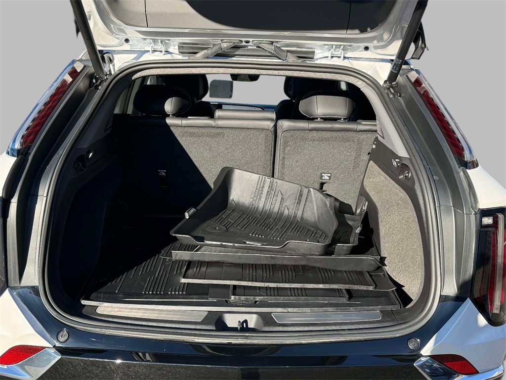 Used 2025 Cadillac Optiq Luxury 2 w/ LPO, Floor Liner Package image 17