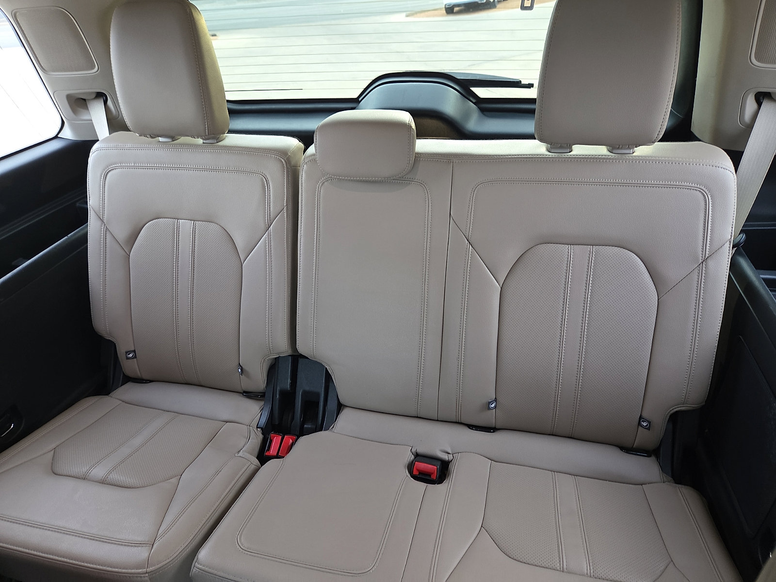 Used 2023 Ford Expedition Limited image 10