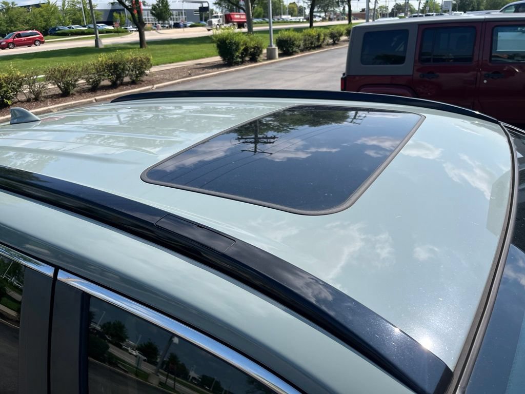 Used 2019 Toyota RAV4 XLE Premium FWD image 4
