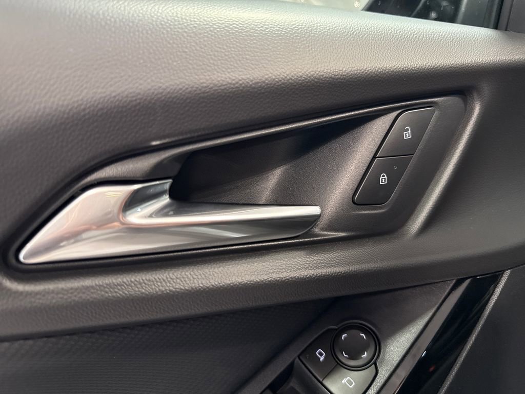 New 2026 Chevrolet Equinox LT w/ Convenience Package II FWD image 32