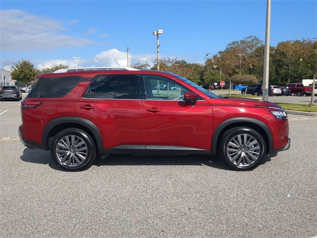 Used 2023 Nissan Pathfinder SL w/ SL Premium Package image 3