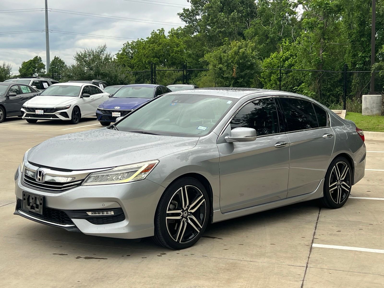 Used 2017 Honda Accord Touring image 5