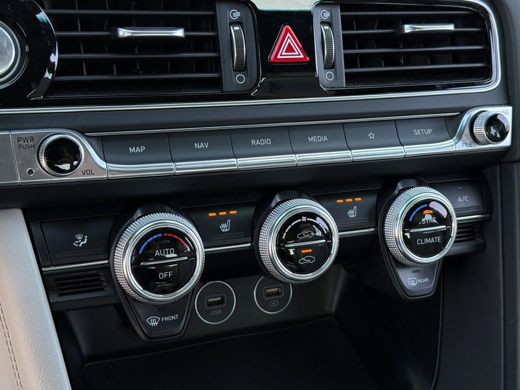 Used 2023 Genesis G70 2.0T image 23