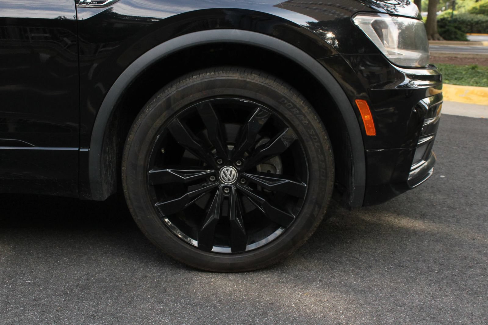 Used 2021 Volkswagen Tiguan SE R-Line AWD/4WD image 4