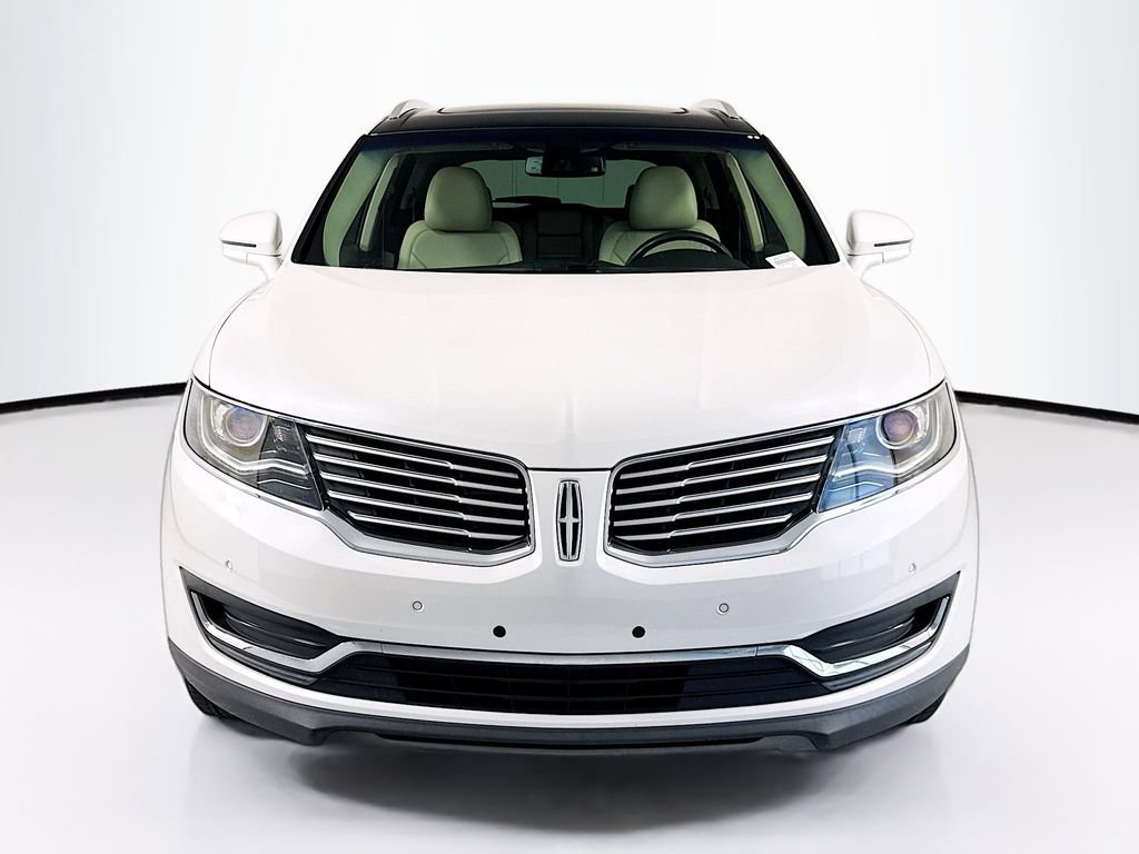 Used 2017 Lincoln MKX Reserve w/ Driver Assistance Package FWD image 2