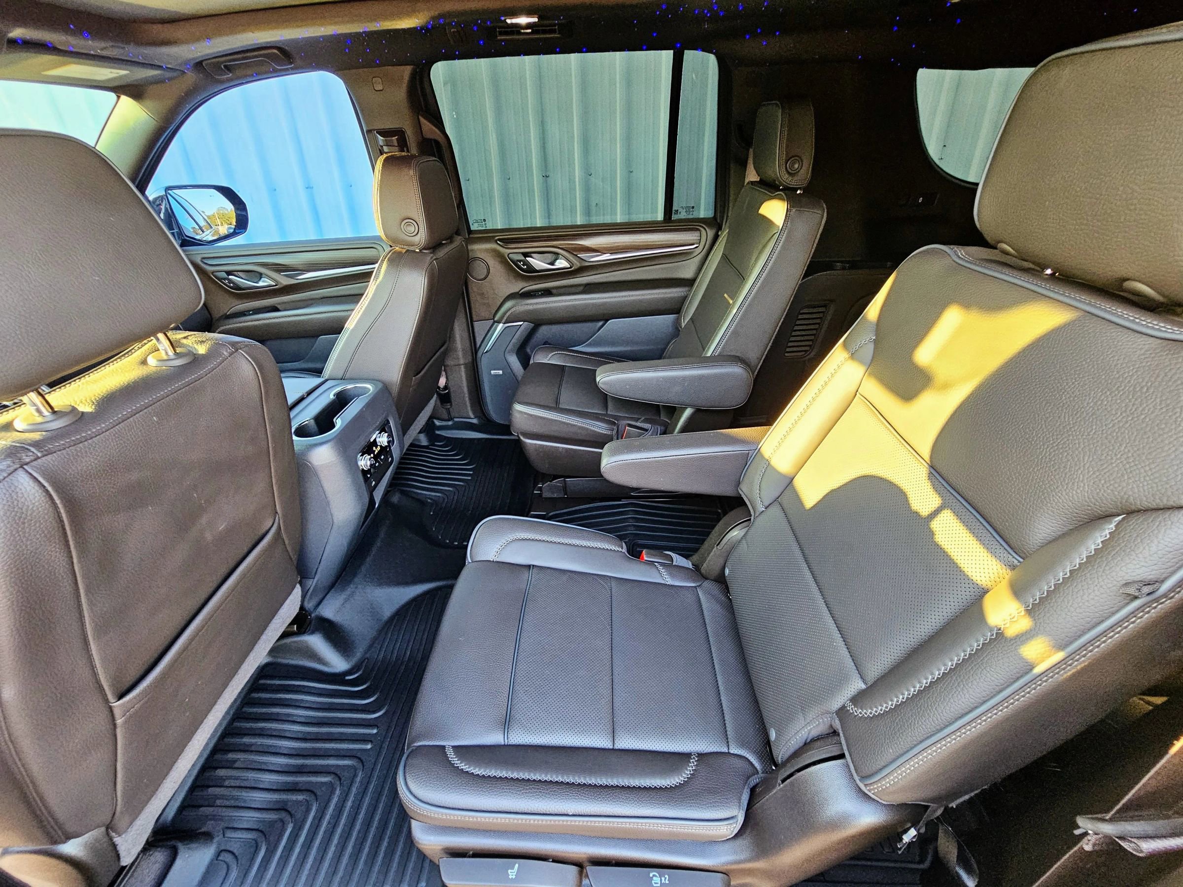 Used 2022 GMC Yukon XL Denali w/ Denali Premium Package image 8