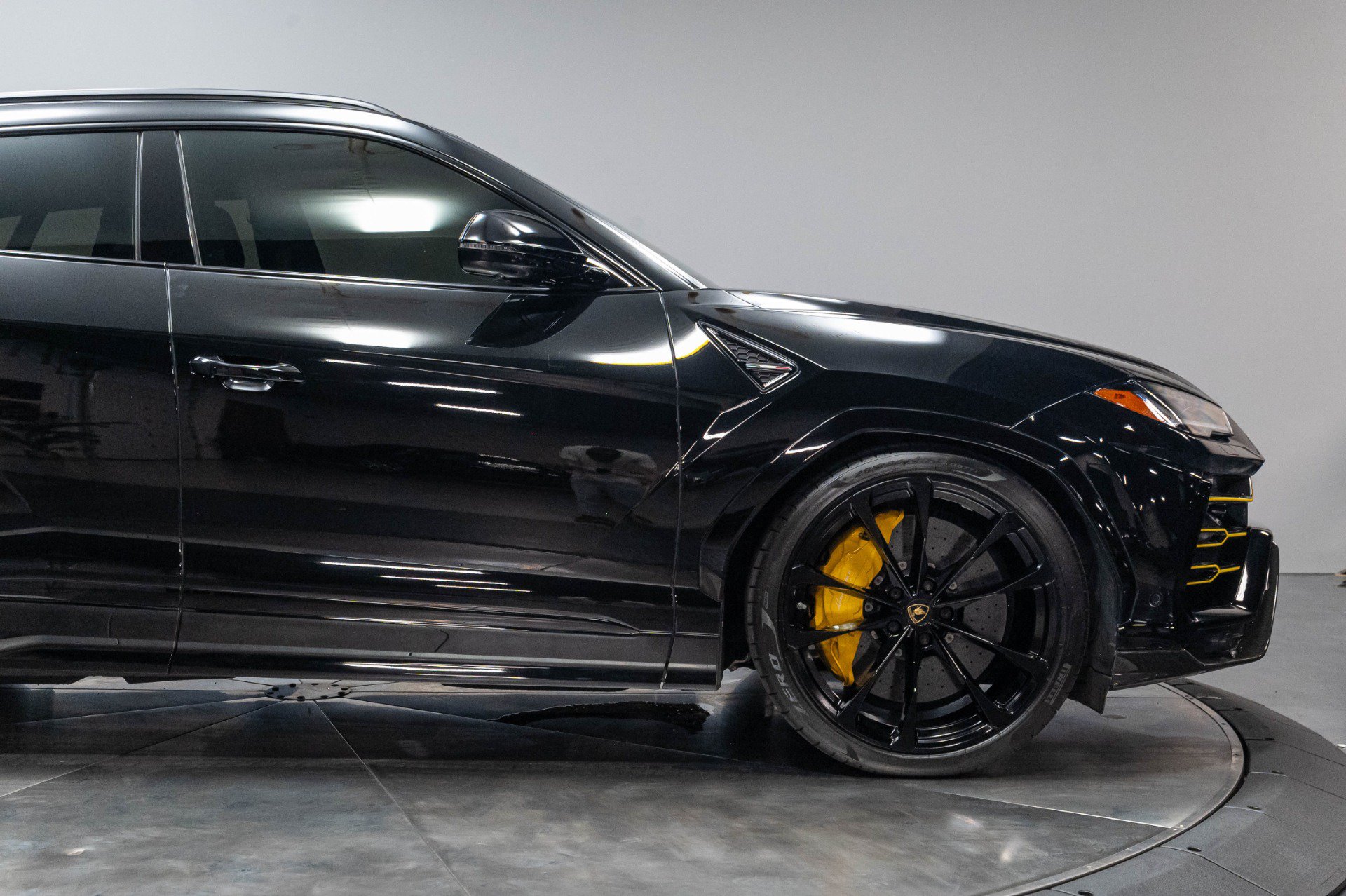 Used 2019 Lamborghini Urus AWD/4WD image 36