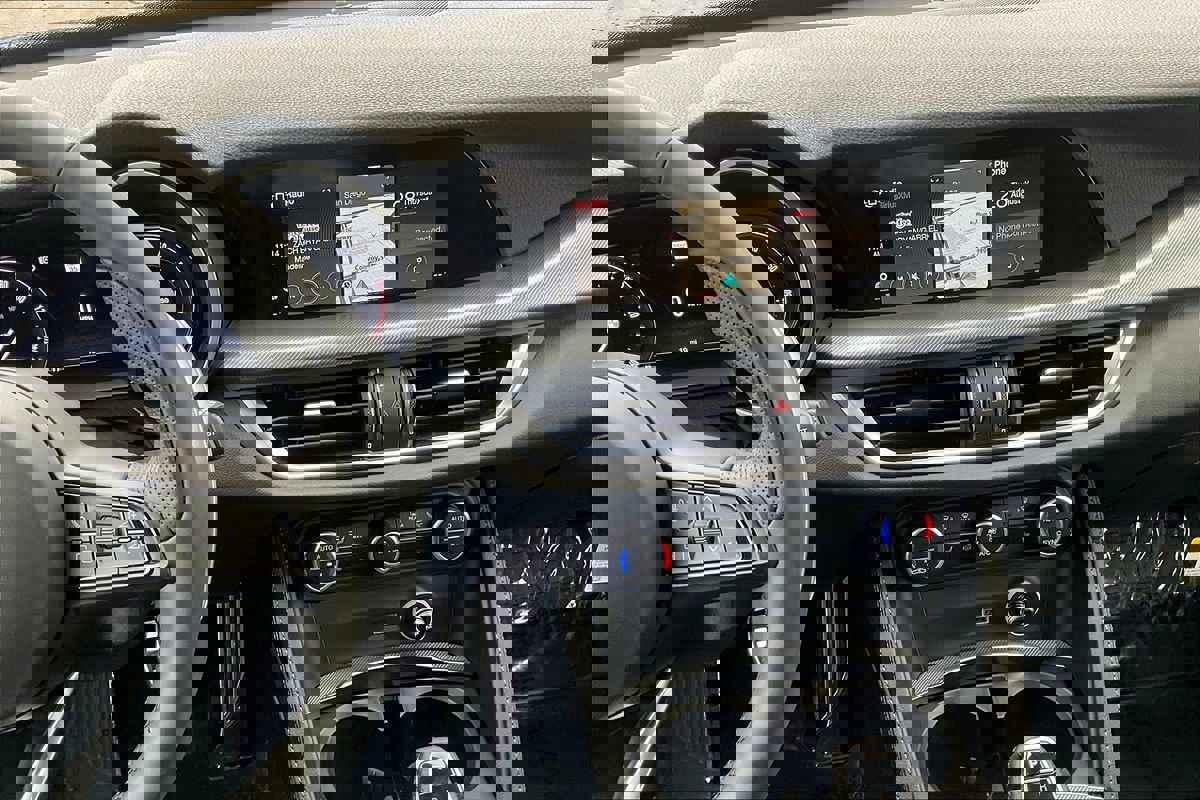 New 2025 Alfa Romeo Stelvio Sprint image 7