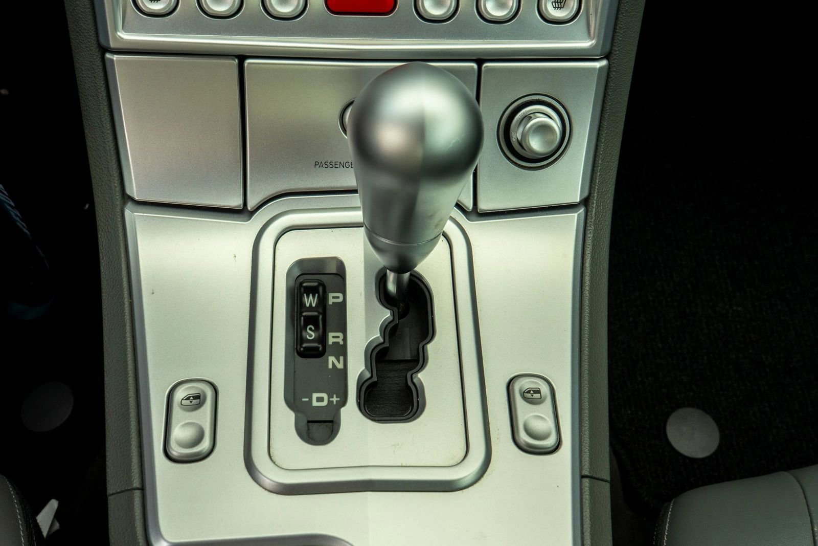 Used 2008 Chrysler Crossfire Limited RWD image 29