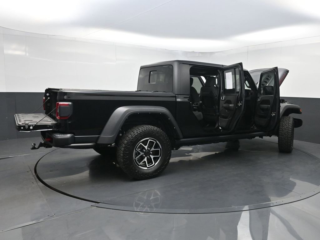 Used 2024 Jeep Gladiator Rubicon image 40
