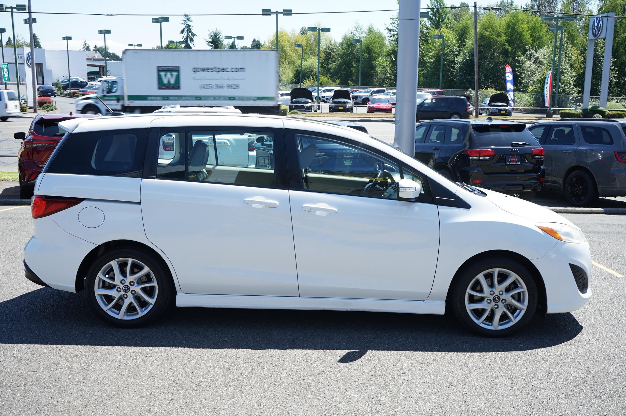 Used 2015 MAZDA MAZDA5 Grand Touring FWD image 6