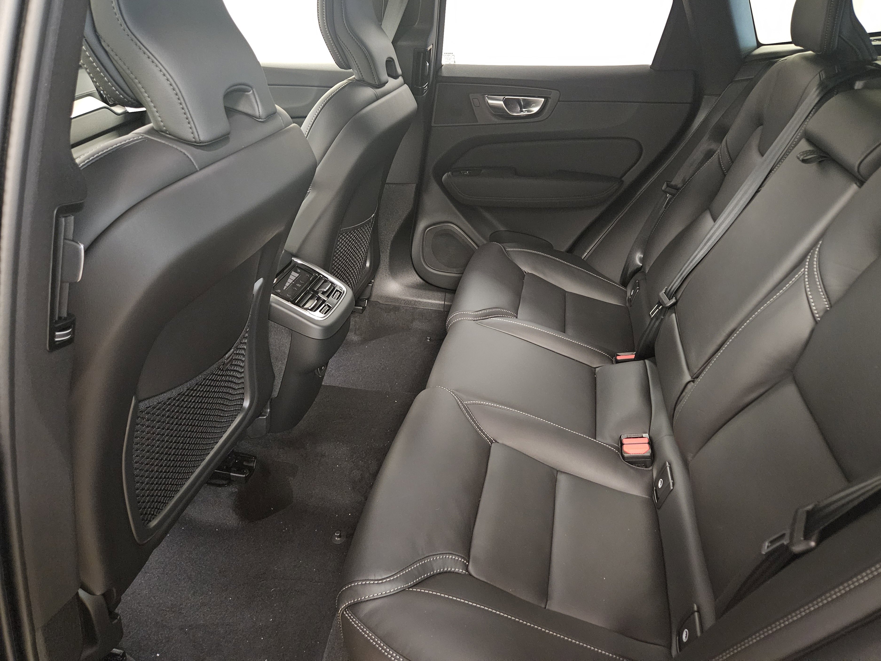 New 2026 Volvo XC60 B5 Ultra w/ Climate Package image 12