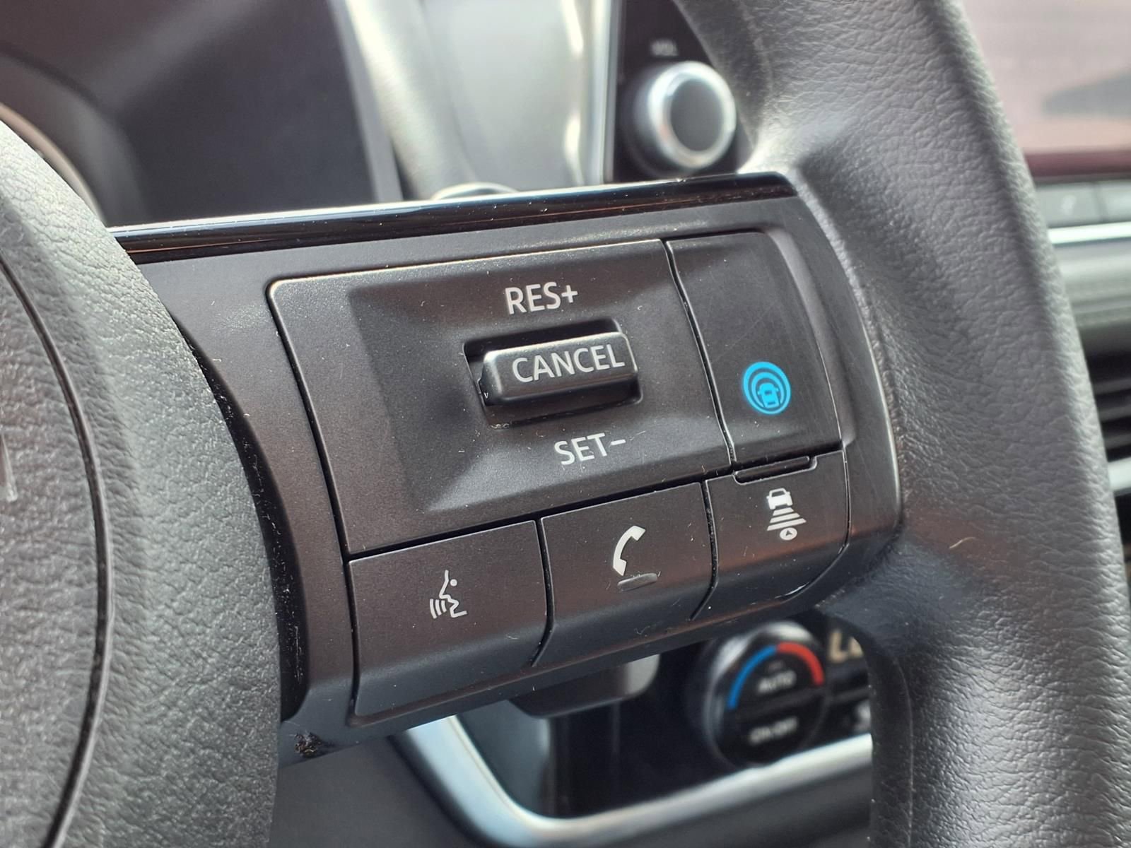 Used 2022 Nissan Rogue SV image 23