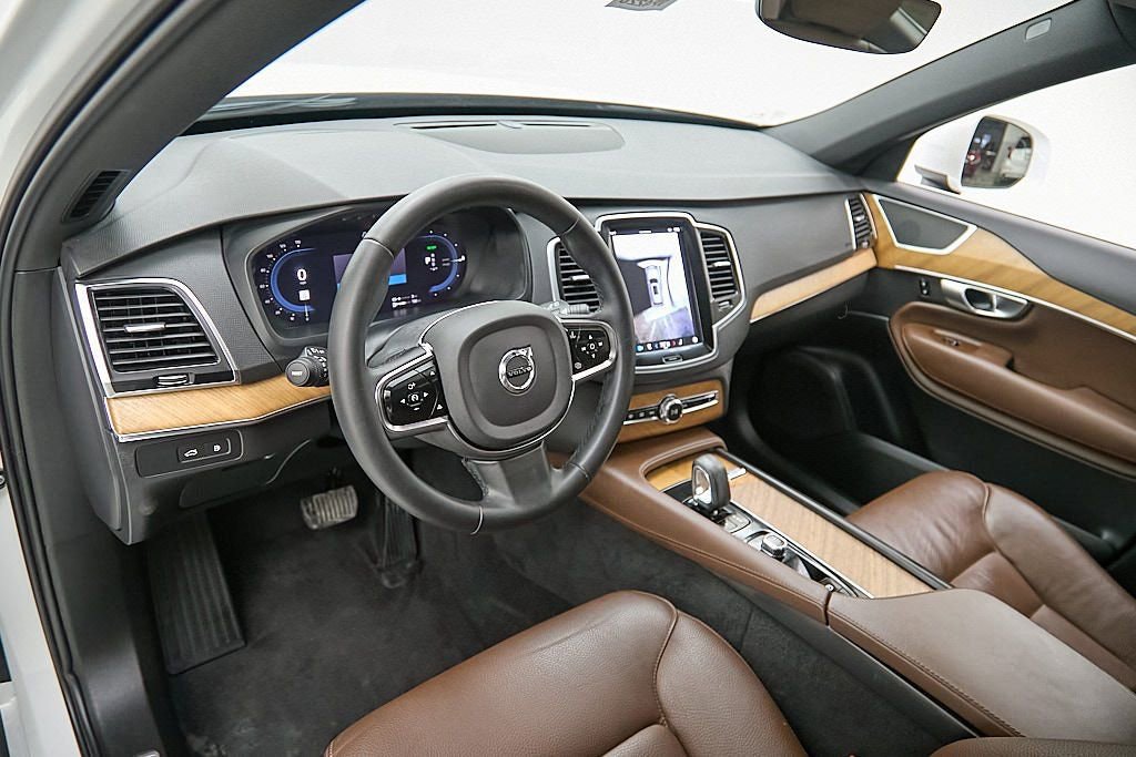 Certified 2024 Volvo XC90 T8 Plus w/ Protection Package Premier image 13