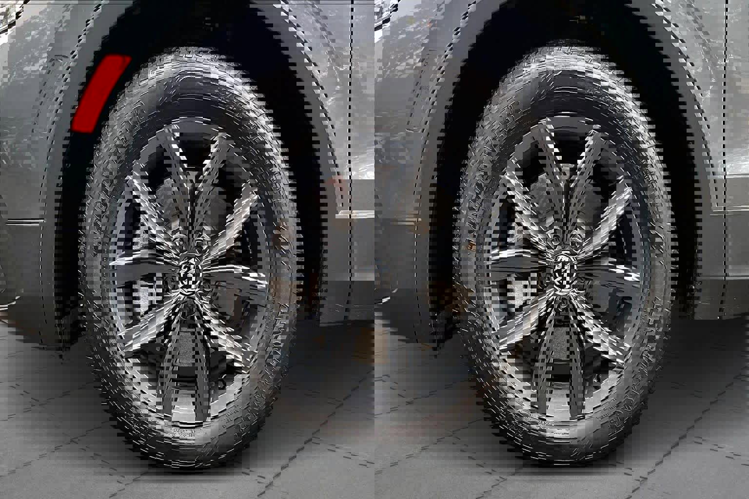 Certified 2022 Volkswagen Tiguan SE image 10