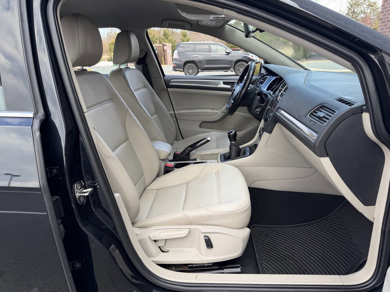 Used 2019 Volkswagen Golf Alltrack S image 29