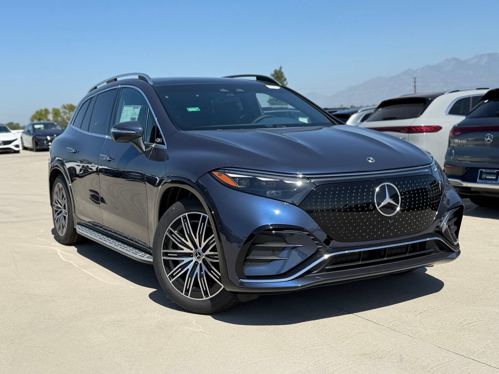 New 2026 Mercedes-Benz EQS 550 4MATIC SUV image 2