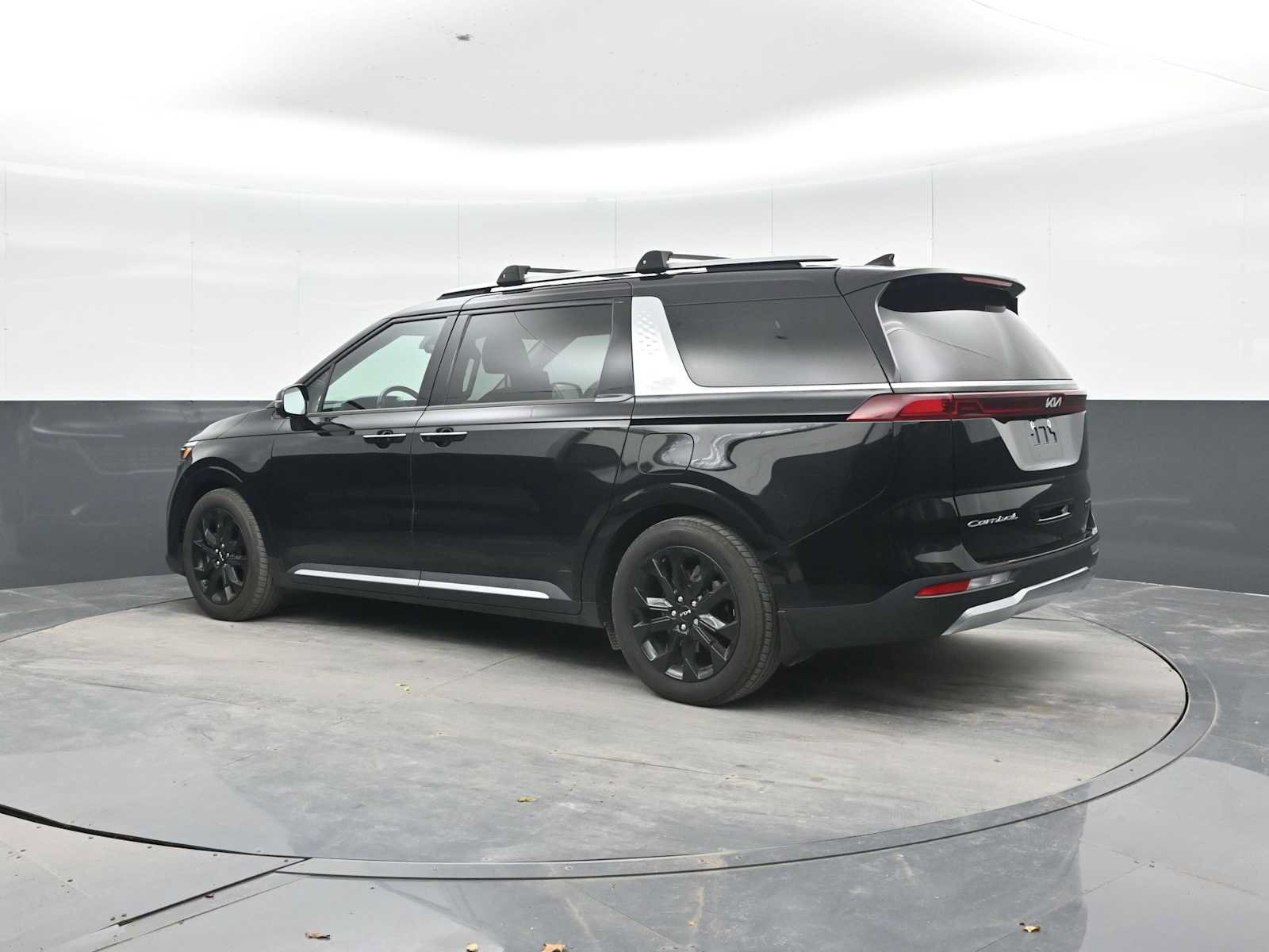 Used 2022 Kia Carnival SX Prestige FWD image 2