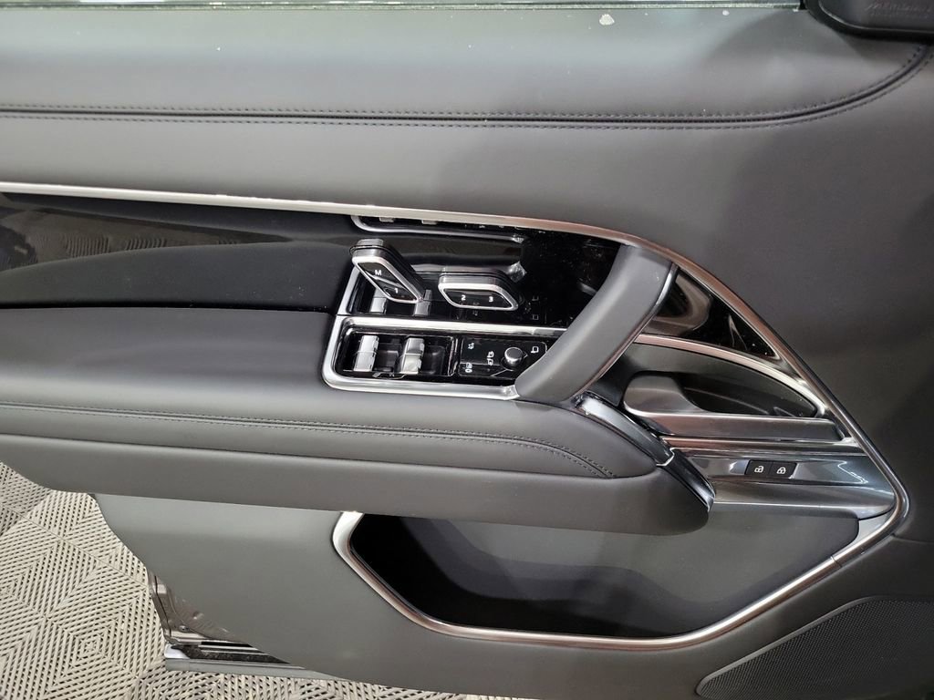 New 2026 Land Rover Range Rover SE image 14