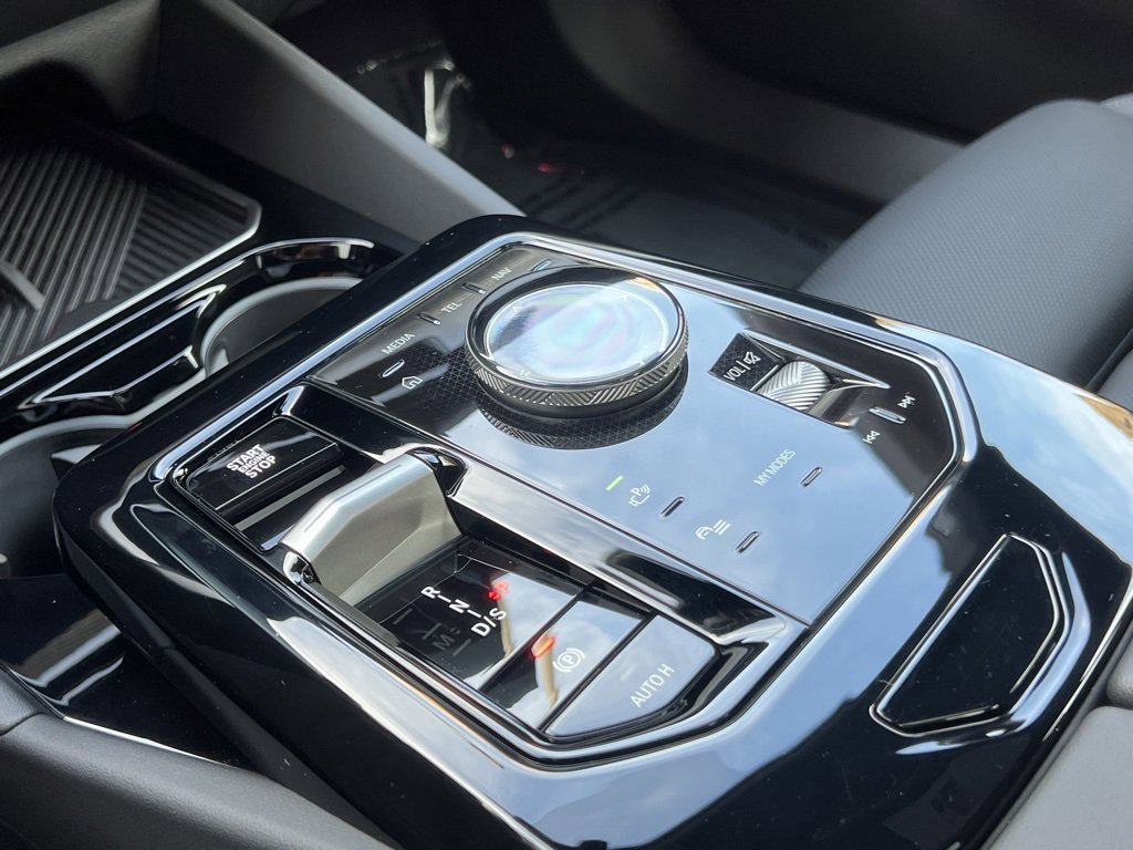 Used 2024 BMW 530i xDrive w/ M Sport Package image 27